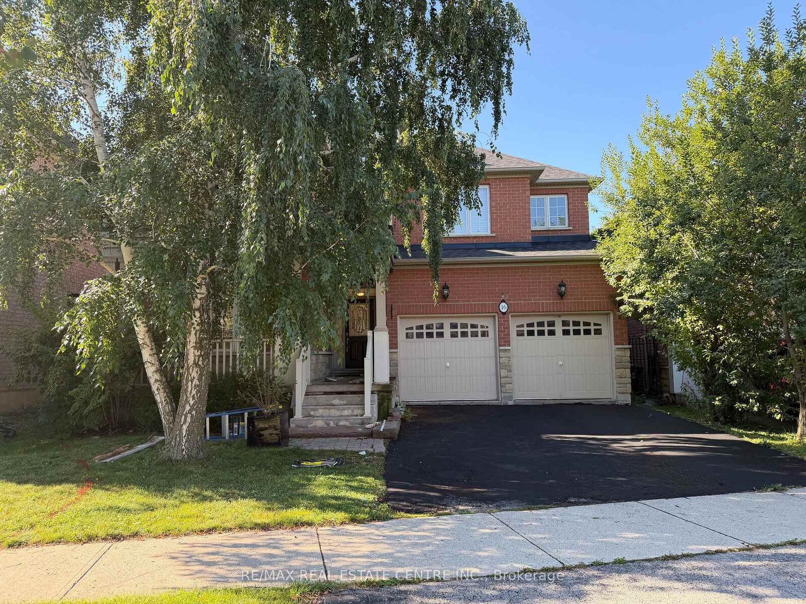Property Photo:  16 Panorama Way  ON L8E 6C6 