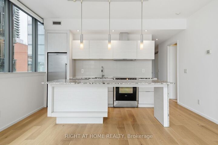 Property Photo:  8 Charlotte Street 902  ON M5V 0K4 