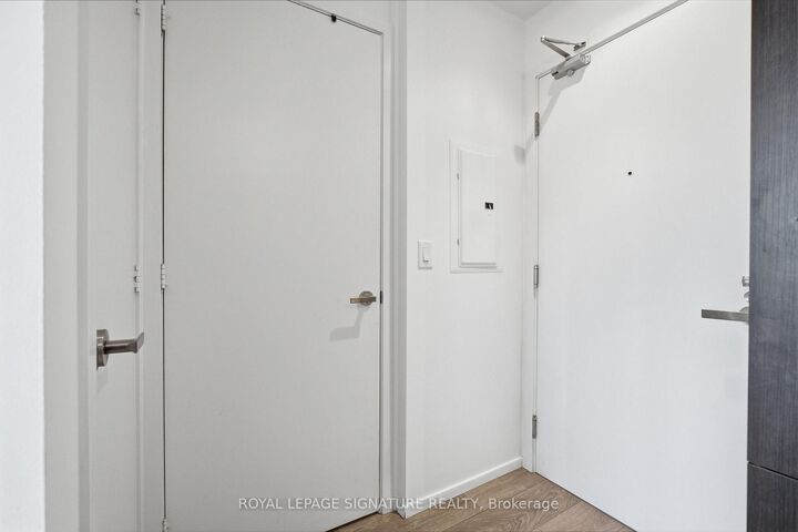 Property Photo: 159 Dundas Street E 1607 ON M5B 0A9