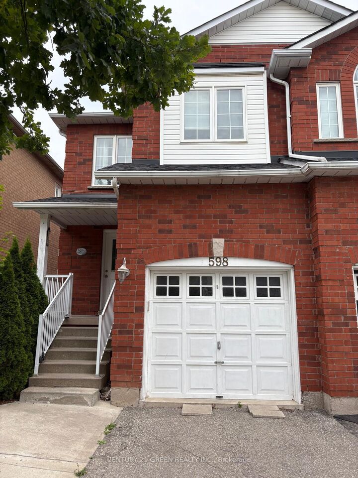 Property Photo:  598 Dolly Bird Lane (Upper)  ON L5W 1G7 