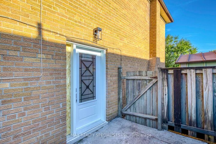 Property Photo: 7605 Discus Crescent Upper ON L4T 2V4