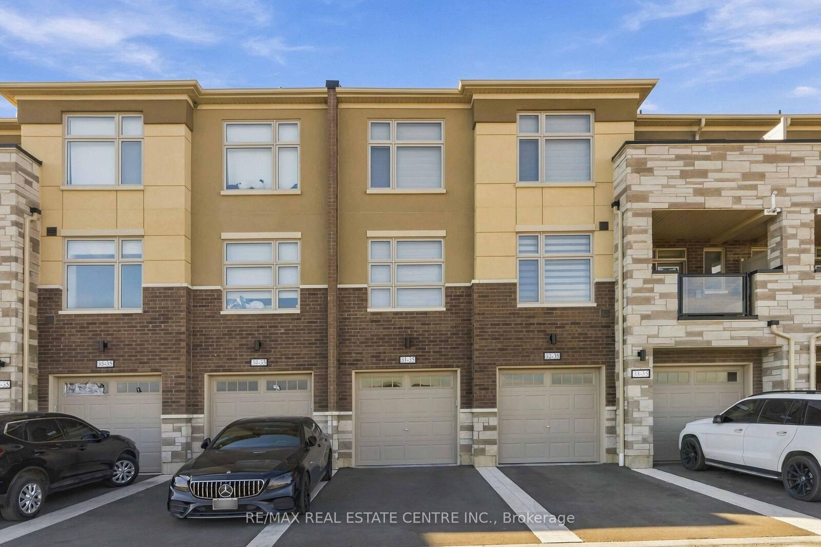 Property Photo:  35 Fieldridge Crescent Unit Crescent 31  ON L6R 4G6 