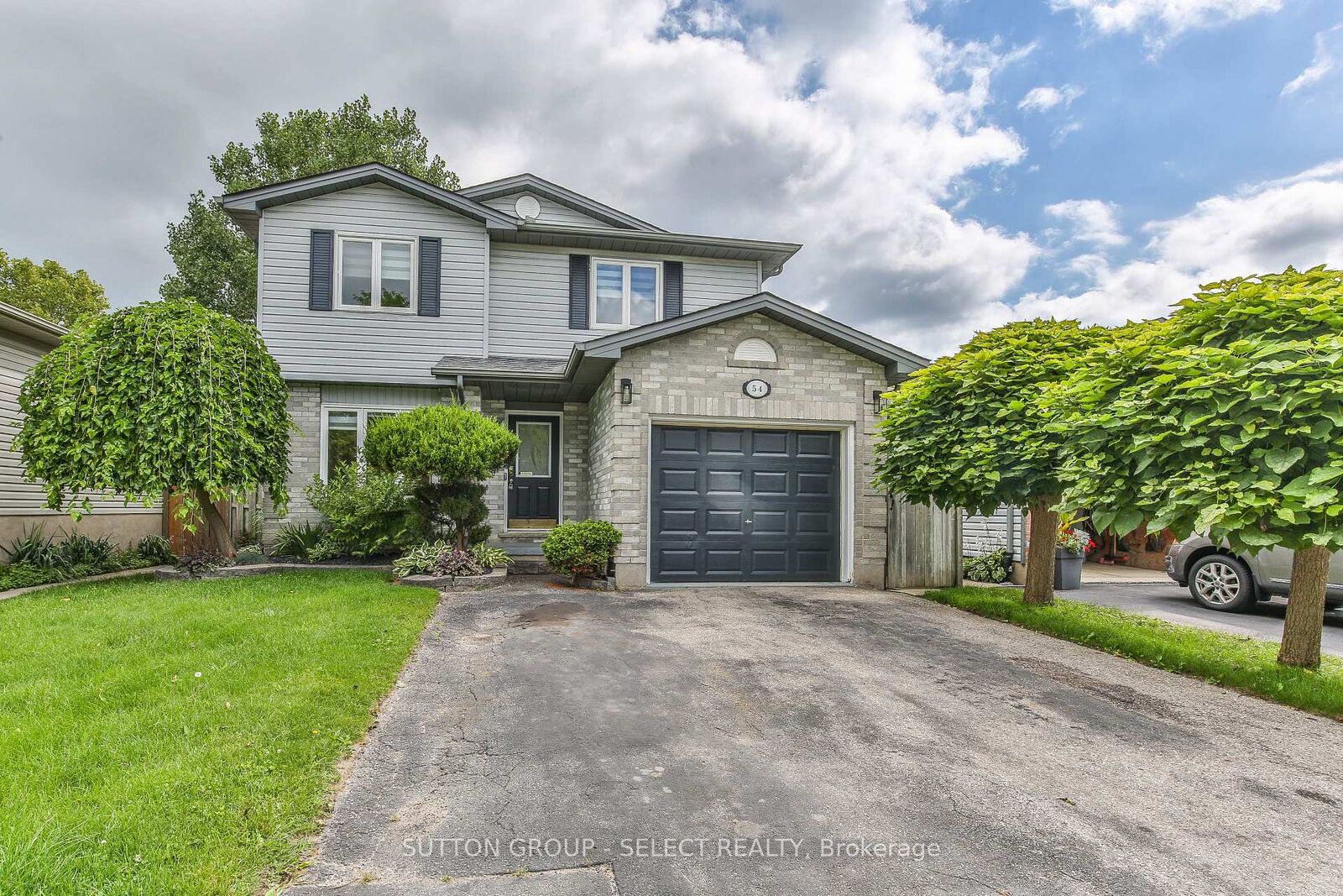 Property Photo:  54 Sunrise Crescent  ON N5V 4V5 