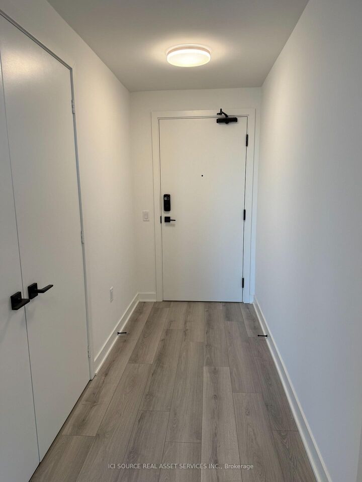 Property Photo:  1185 Dupont Street 1701  ON M6H 0G5 