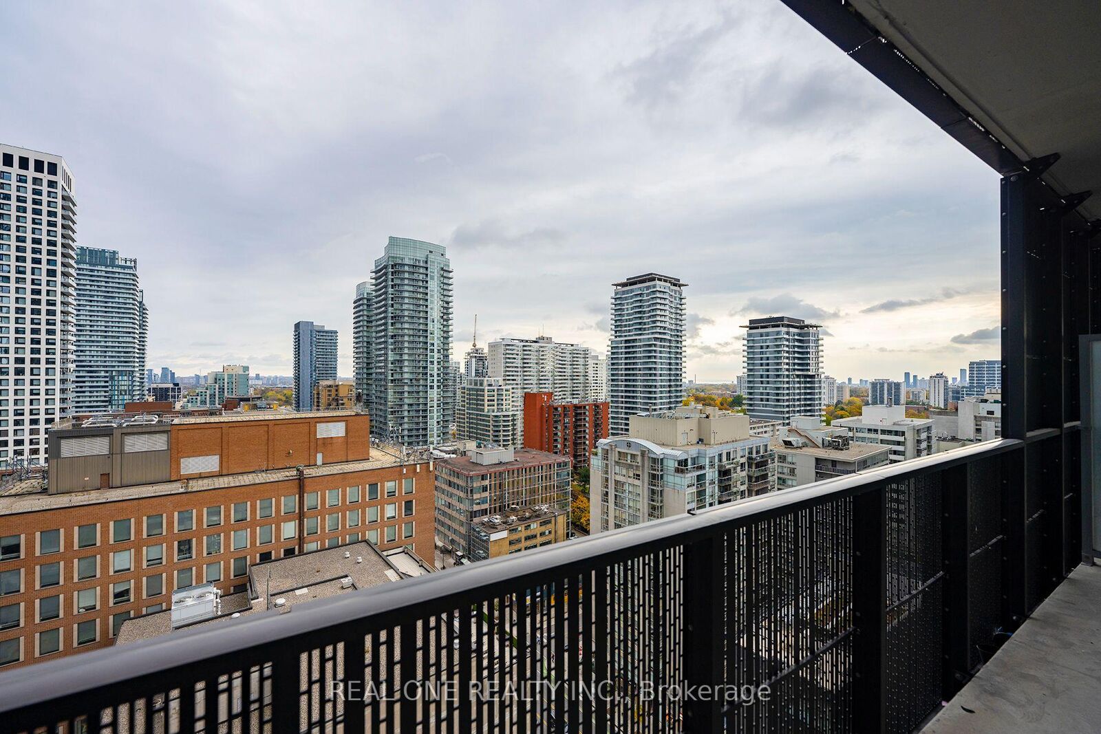 Property Photo:  8 Eglinton Avenue E 1509  ON M4P 0C1 