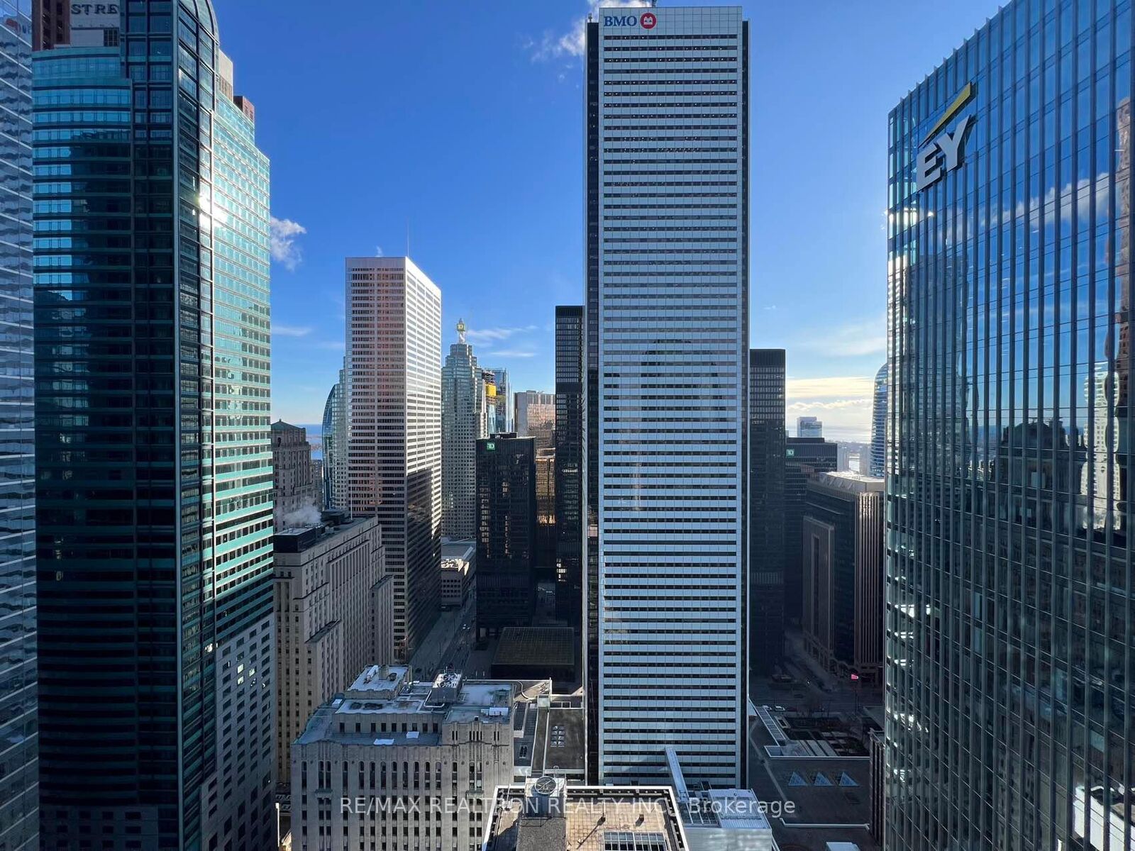 Property Photo:  70 Temperance Street 4707  ON M5G 1P7 