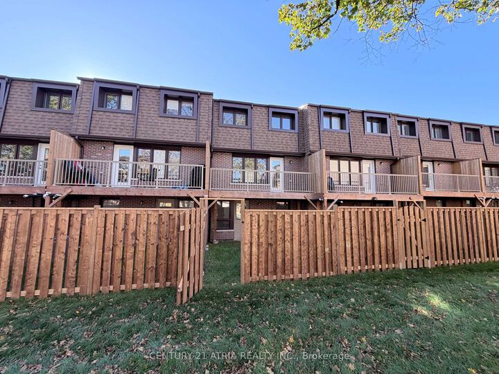 Property Photo:  11 Plaisance Road 5  ON L4C 5H1 