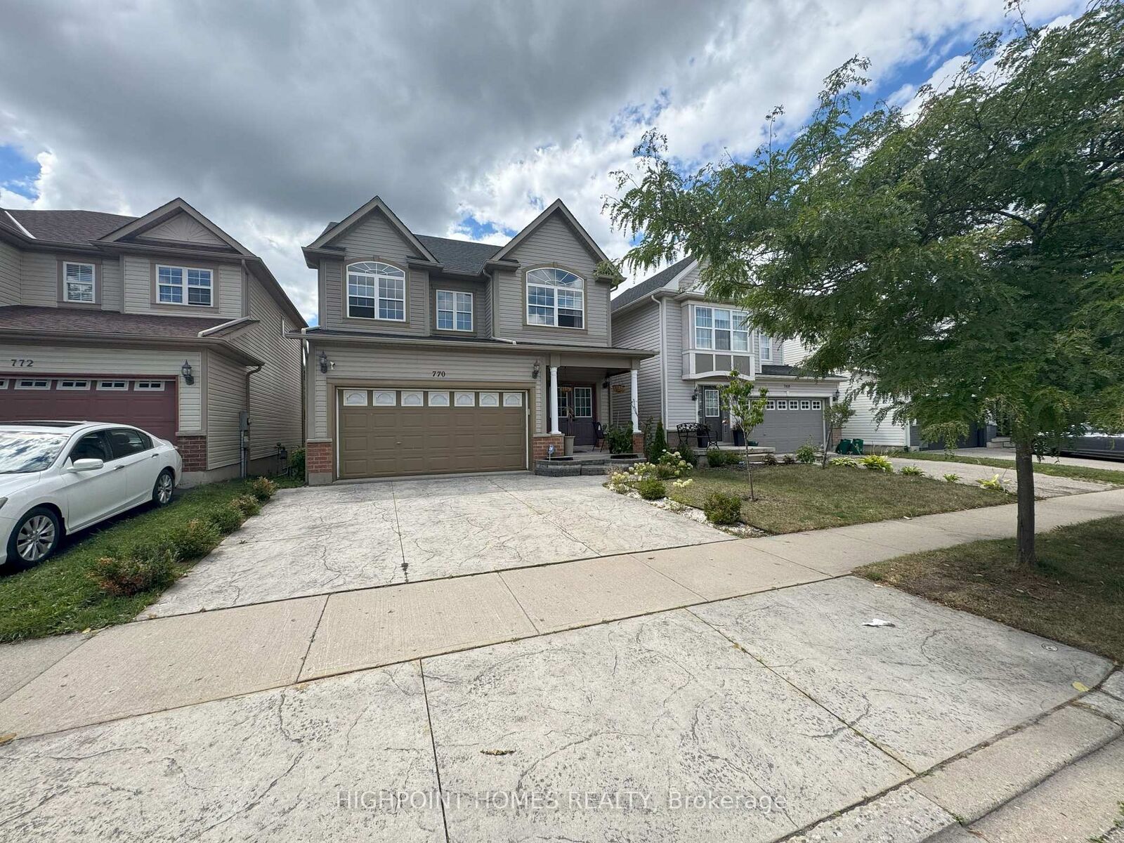 Property Photo:  770 Brandenburg Boulevard Room 3  ON N2T 2X1 