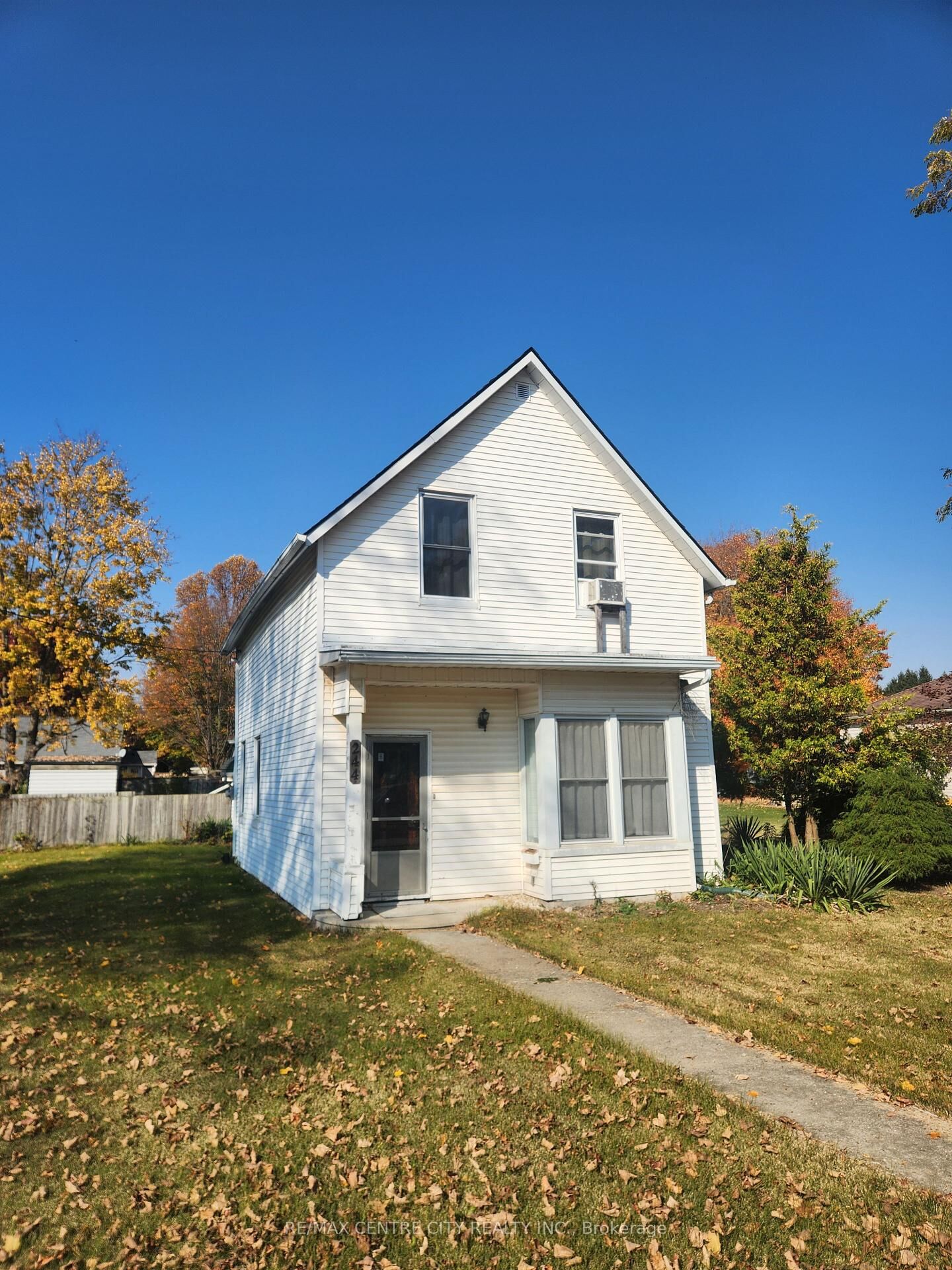 Property Photo:  244 Elm Street W  ON N0P 1C0 