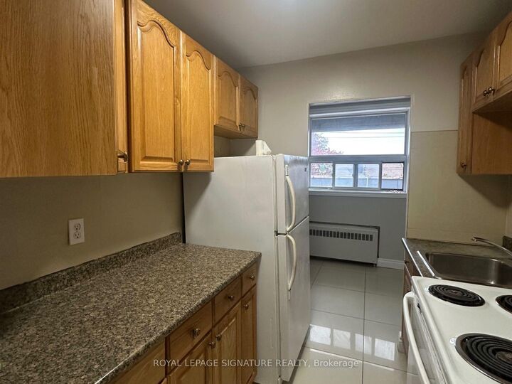 Property Photo:  1267 Weston Road 2  ON M6M 4R2 