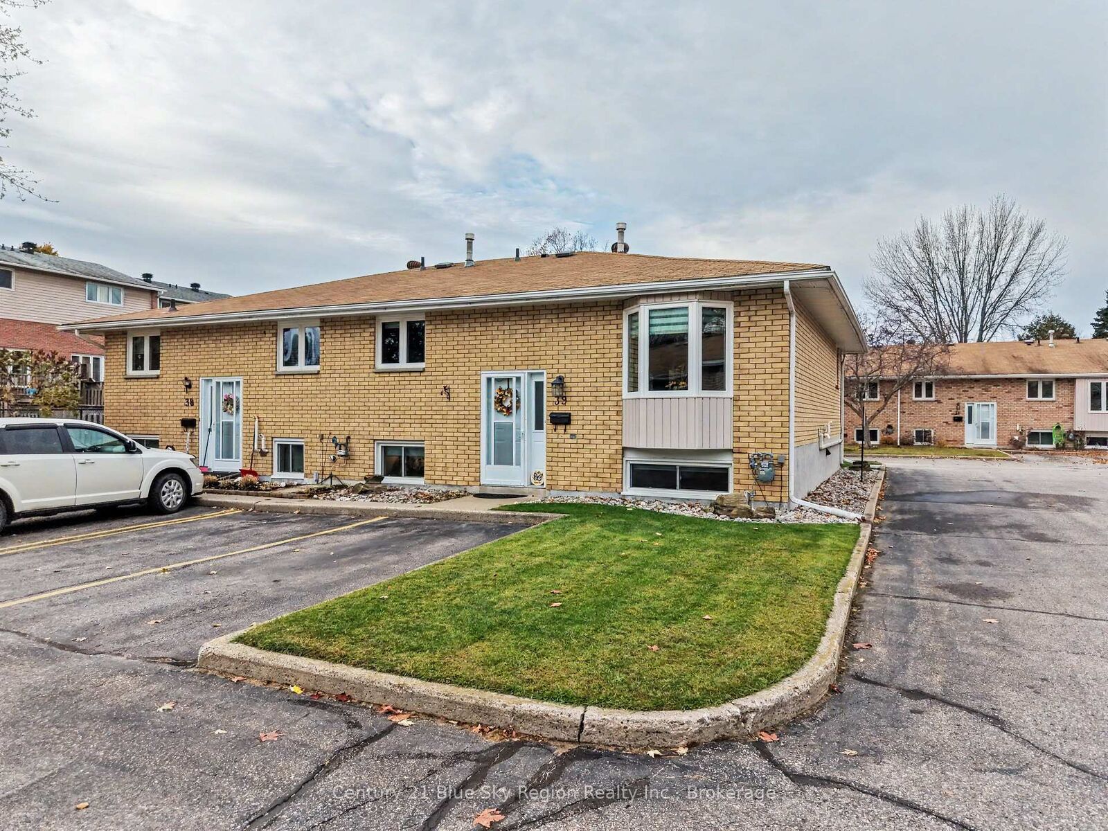 Property Photo:  624 Lakeshore Drive 39  ON P1A 2E8 
