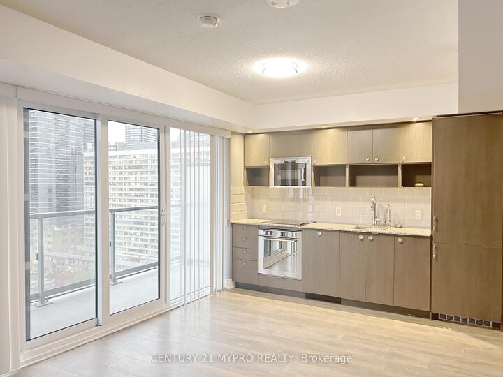 Property Photo:  89 McGill Street 1401  ON M5B 0B1 