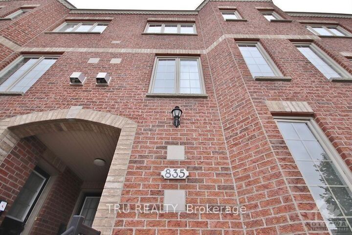 Property Photo:  835 Longfields Drive 4  ON K2J 5N2 