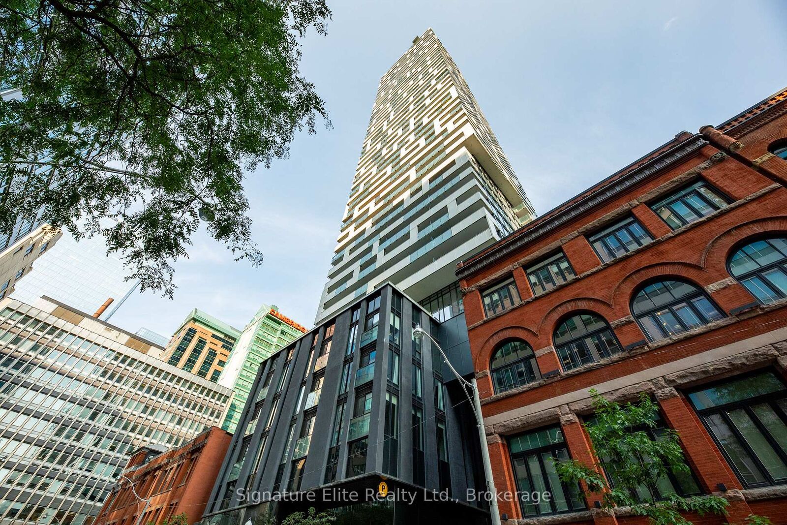 Property Photo:  20 Lombard Street 4003  ON M5C 1M1 