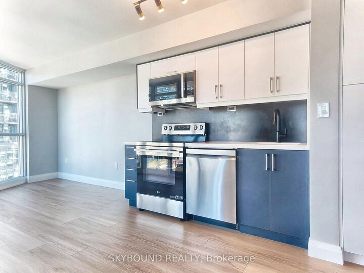 Property Photo:  21 Iceboat Terrace 1102  ON M5V 4A9 