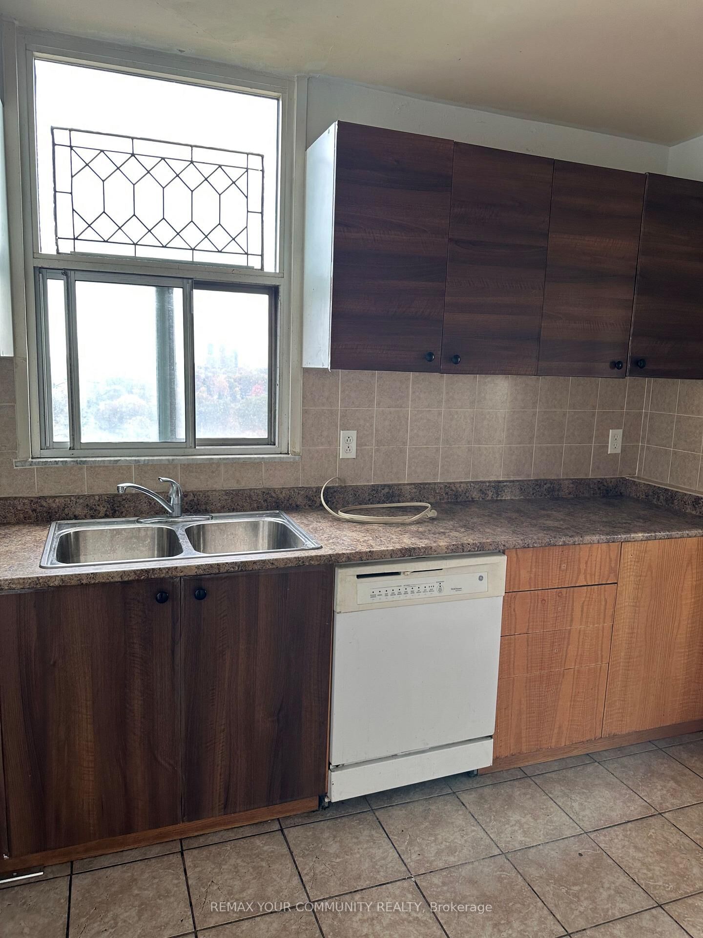 Property Photo:  15 Vicora Linkway N/A 1603  ON M3C 1A9 