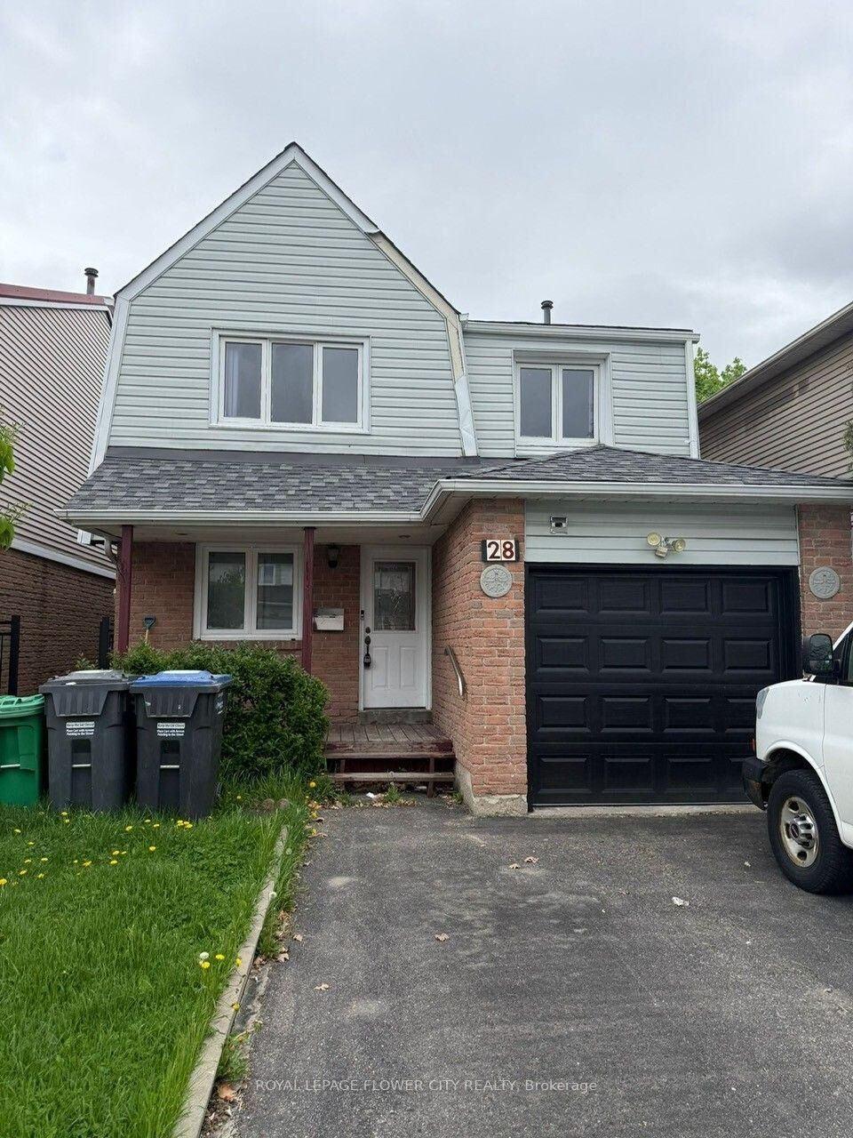 Property Photo:  28 Junewood Crescent  ON L6S 3T6 