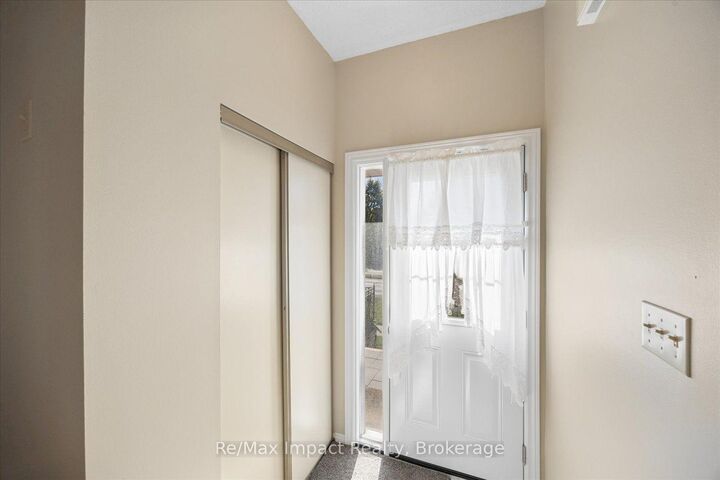 Property Photo: 10 Bassett Boulevard 53 ON L1N 9C4