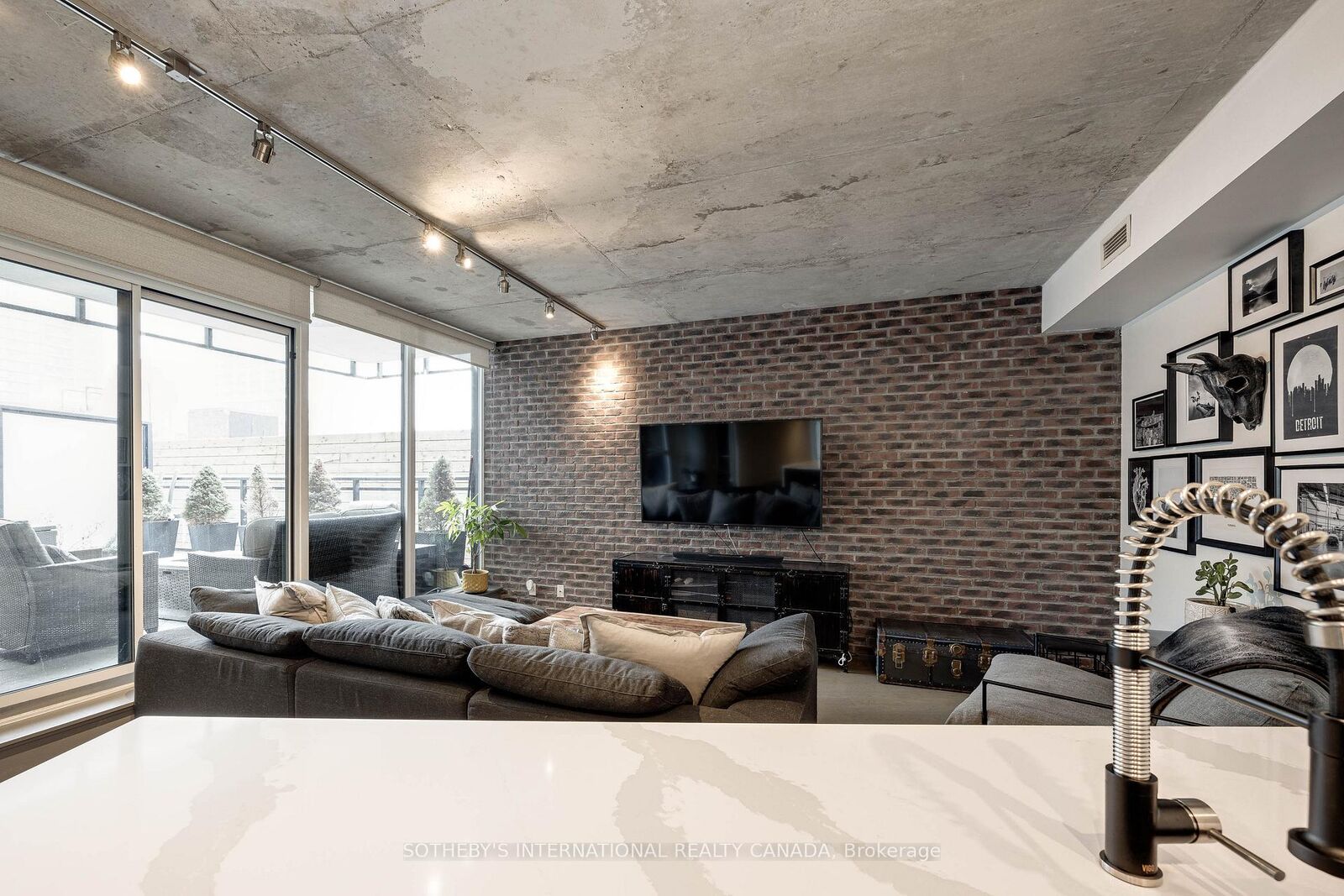 Property Photo:  318 King Street 202  ON M5A 0C1 