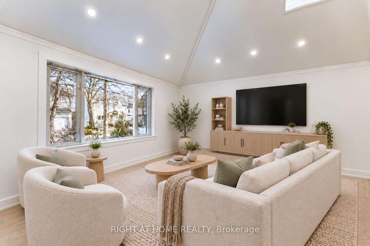 Property Photo:  1480 Kenmuir Avenue  ON L5G 4B5 