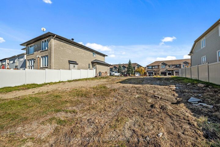 Property Photo:  820 Percifor Way  ON K1W 0B4 