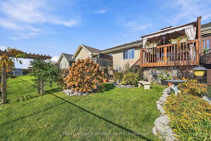 Property Photo:  31 Cobblestone Street  ON K8P 0E3 