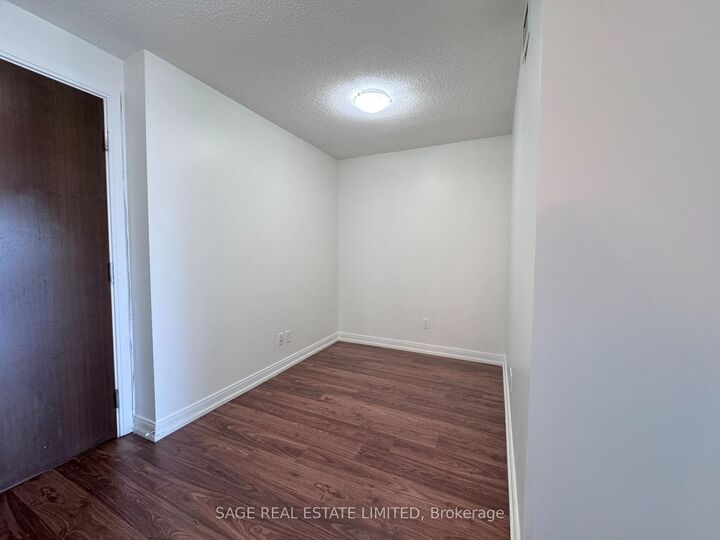 Property Photo:  181 Village Green Square 2415  ON M1S 0K6 