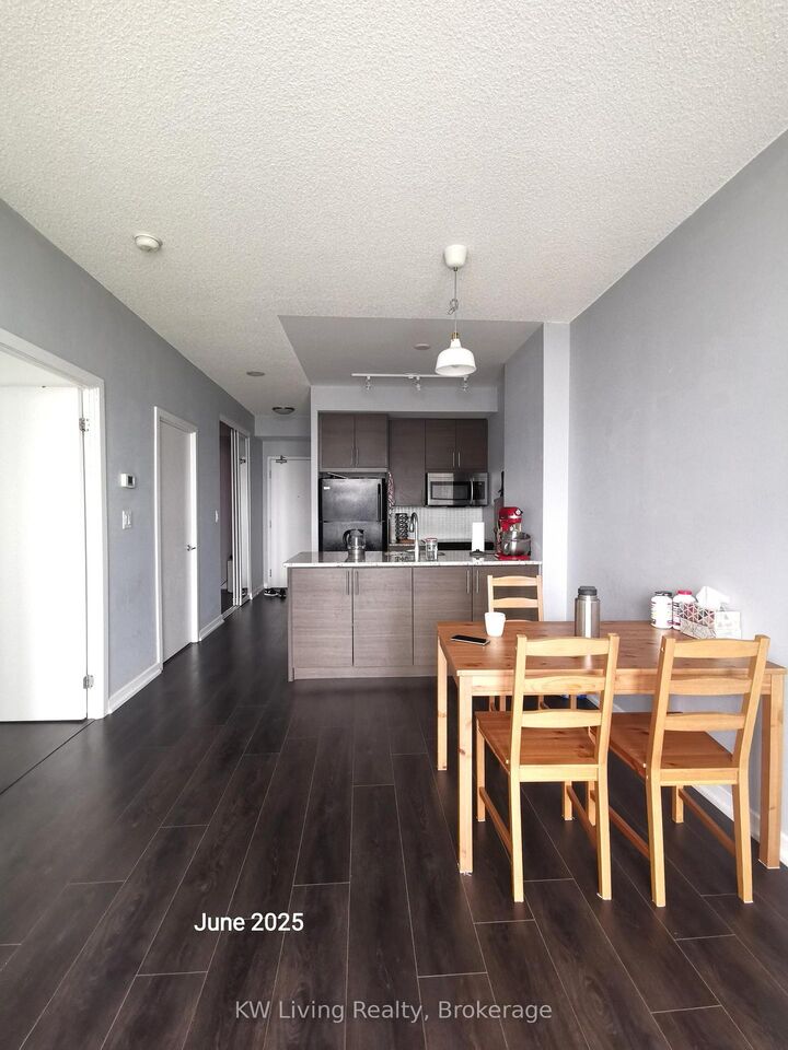 Property Photo:  70 Forest Manor Road 2805  ON M2J 0A9 