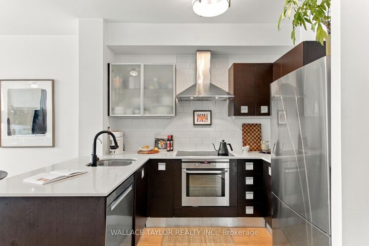 Property Photo:  3391 Bloor Street W 1007  ON M8X 1G3 