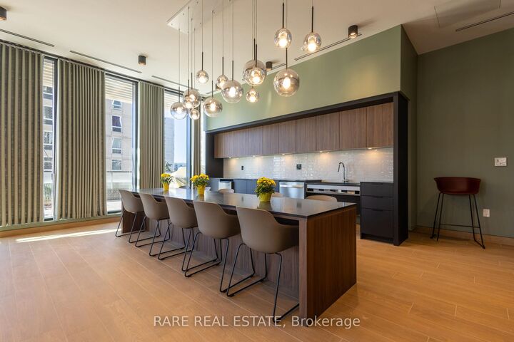 Property Photo:  235 Ballioll Street 801  ON M4S 1C7 