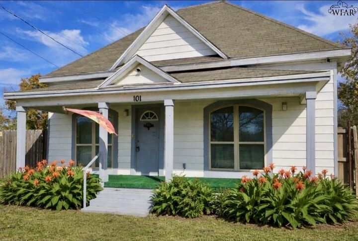Property Photo:  101 S Walnut Street  TX 76377 