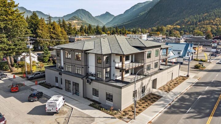 Property Photo: 210 Park Street 304 BC V0X 1L0