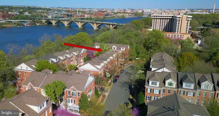 Property Photo:  1501 22nd Street N  VA 22209 