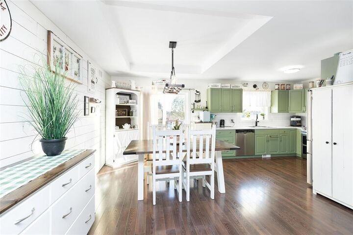 Property Photo:  244 Greentree Drive  MB R0A 0R0 