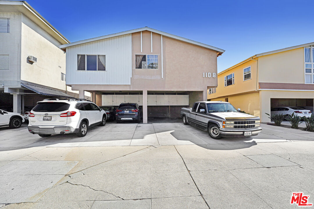 Property Photo:  1108 S Sherbourne Dr, Unit 2  CA 90035 