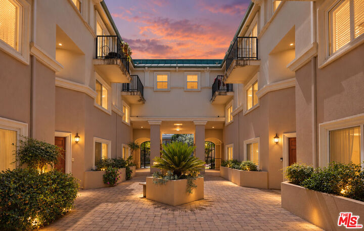 Property Photo: 1010 N Curson Ave, Unit 109 CA 90046
