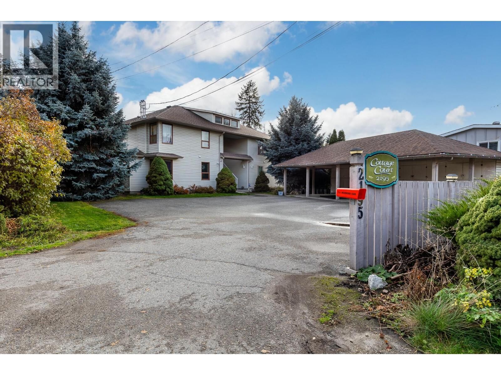 Property Photo:  2195 Rosedale Avenue D  BC V0E 1B1 