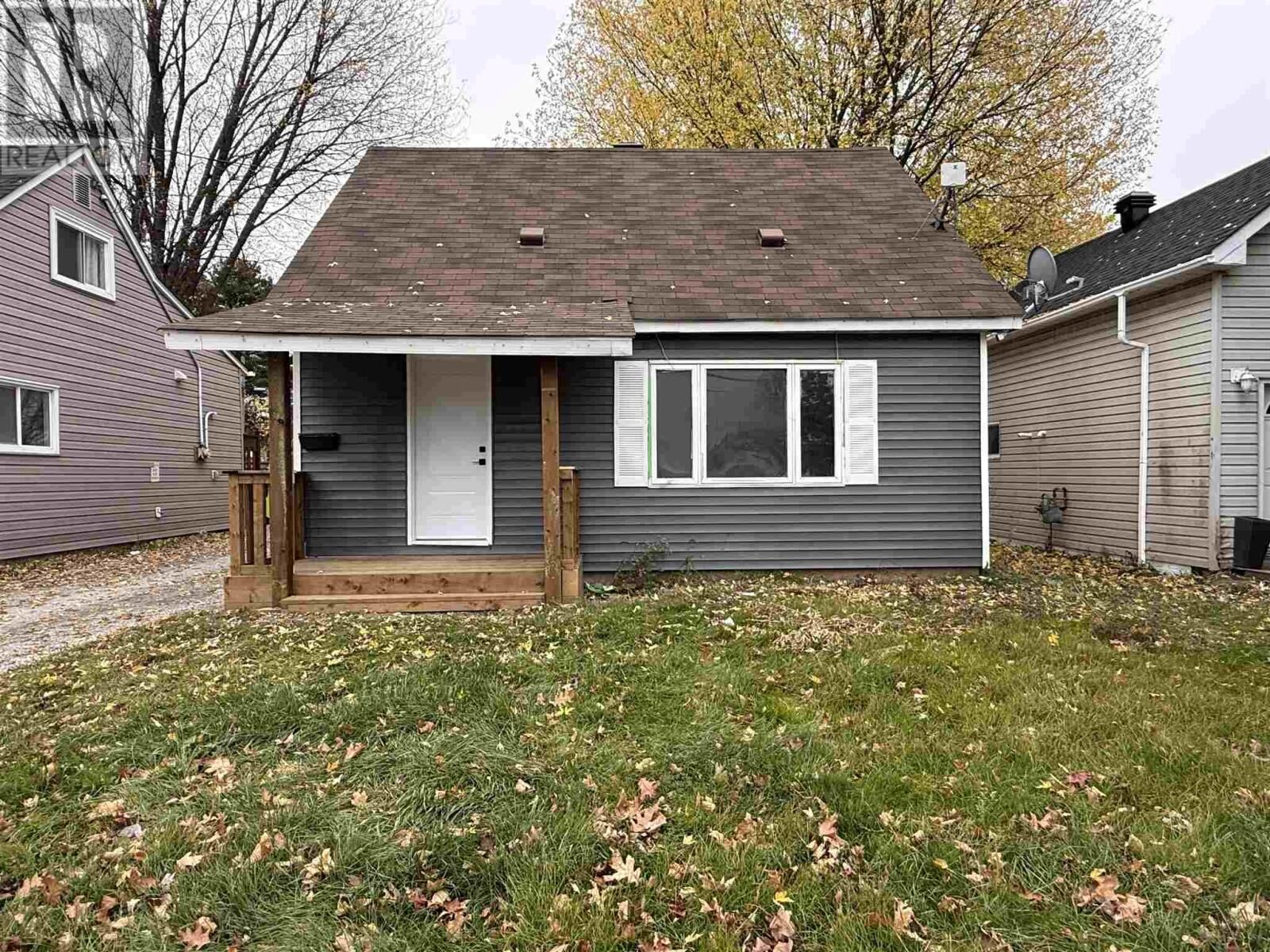 Property Photo: 682 Wellington St ON P6C 3V2