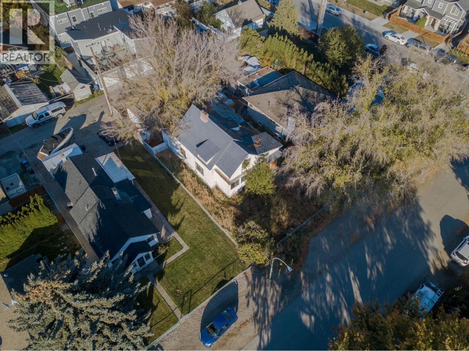 Property Photo:  2166 Aberdeen Street  BC V1Y 2T4 