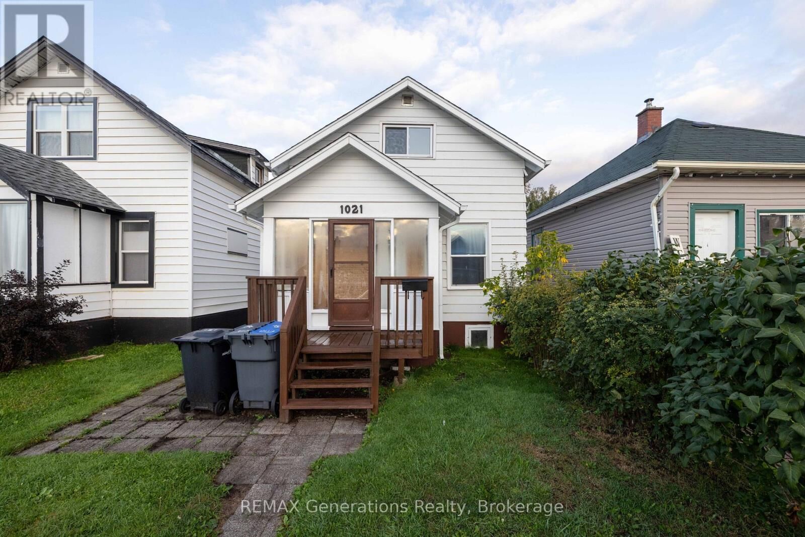 Property Photo: 1021 Alexandra Street ON P7C 3G6