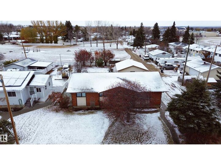 Property Photo: 4308 44 Av AB T7A 1G2