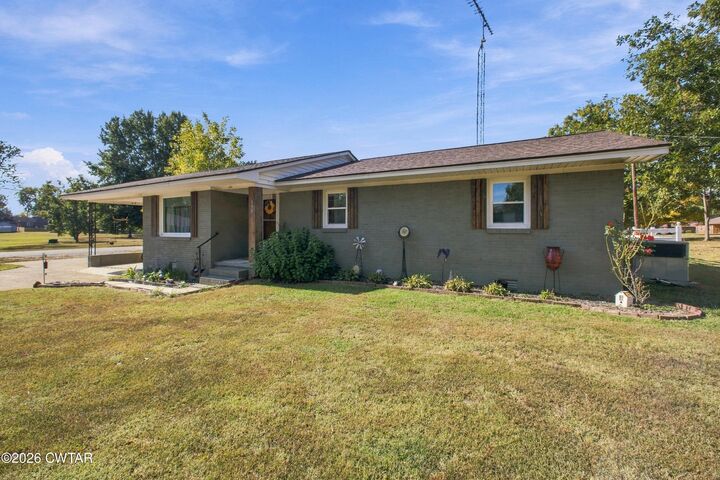 Property Photo:  300 Woodlawn Street  TN 38233 