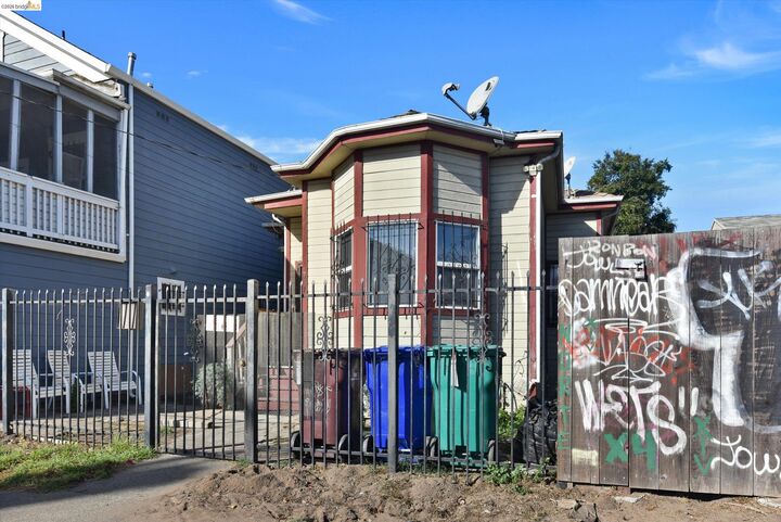Property Photo: 731 Campbell St CA 94607