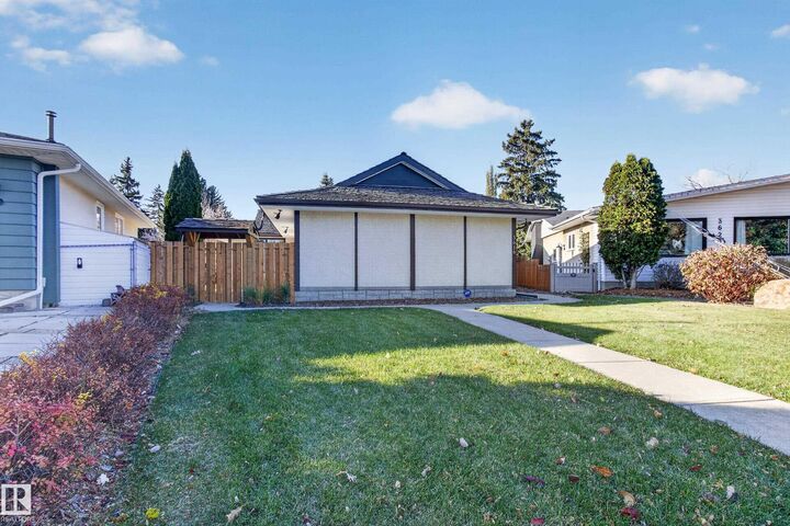 Property Photo:  3616 117 Street NW  AB T6J 1S3 