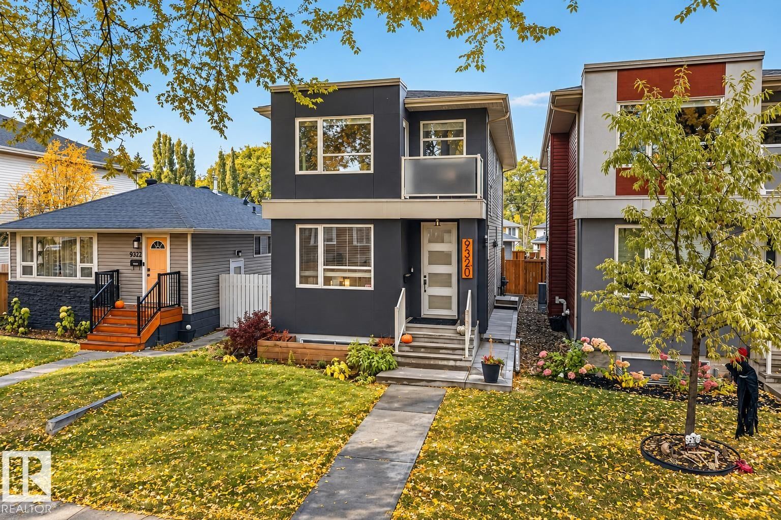 Property Photo:  9320 71 Avenue NW  AB T6E 0K8 
