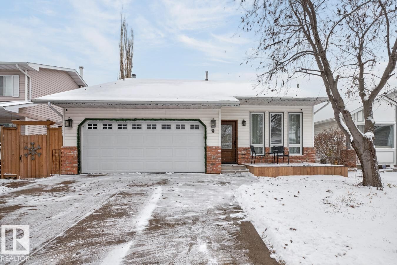 Property Photo:  9 Durand Place  AB T8N 4V5 