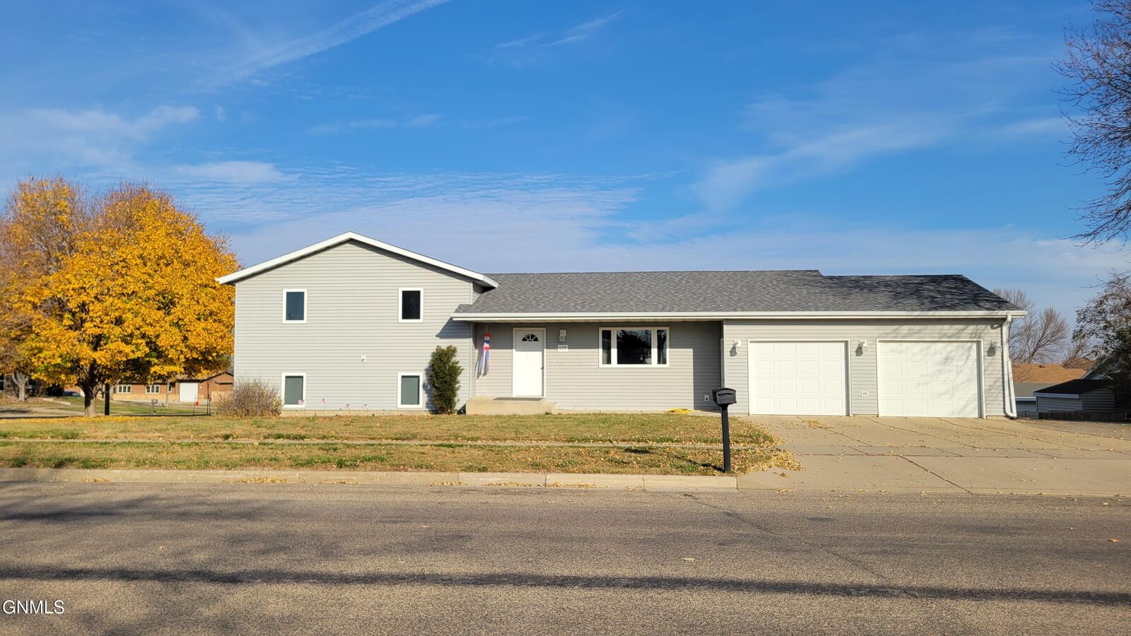Property Photo:  400 Division Street NE  ND 58554 
