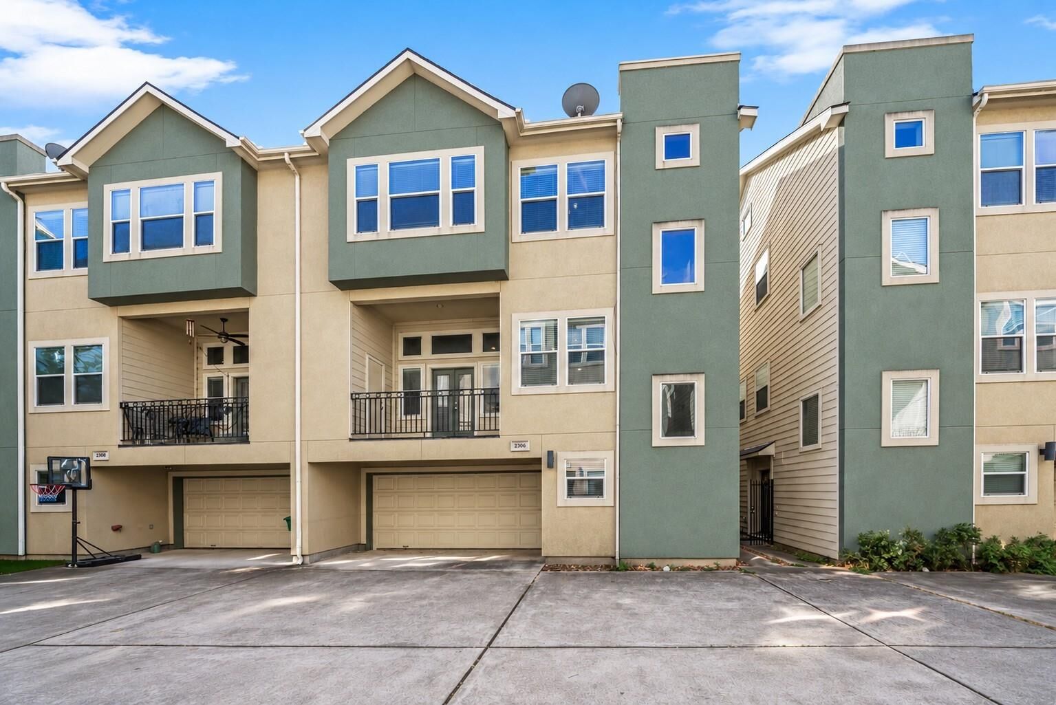 Property Photo:  2306 Beall Street  TX 77008 