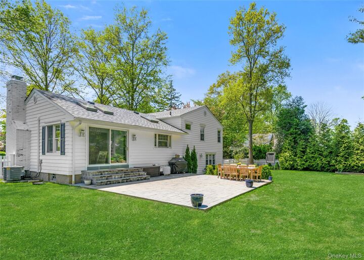 Property Photo:  32 Wood Lane  NY 11560 