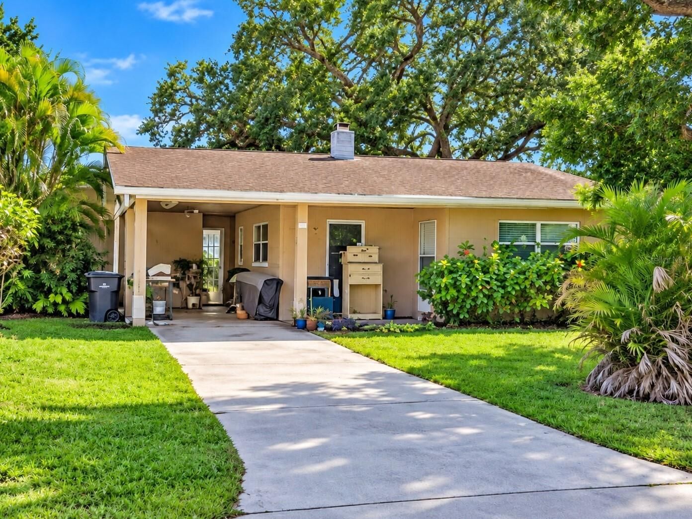 Property Photo:  3206 W Cherokee Avenue  FL 33611 